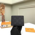 Louis Vuitton Men Wallet M62294 Size 11.9*9cm
