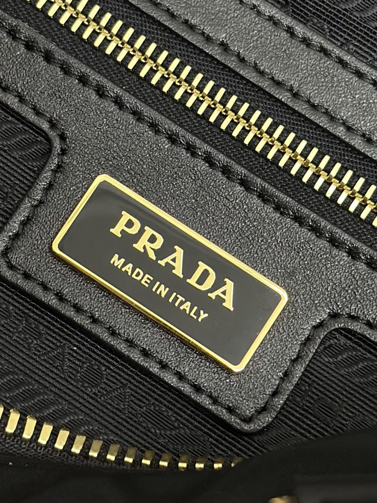 Prada 1BB115 Re-Edition 1978 Medium Re-Nylon Handbag Size 30*17.5*9cm - Image 10