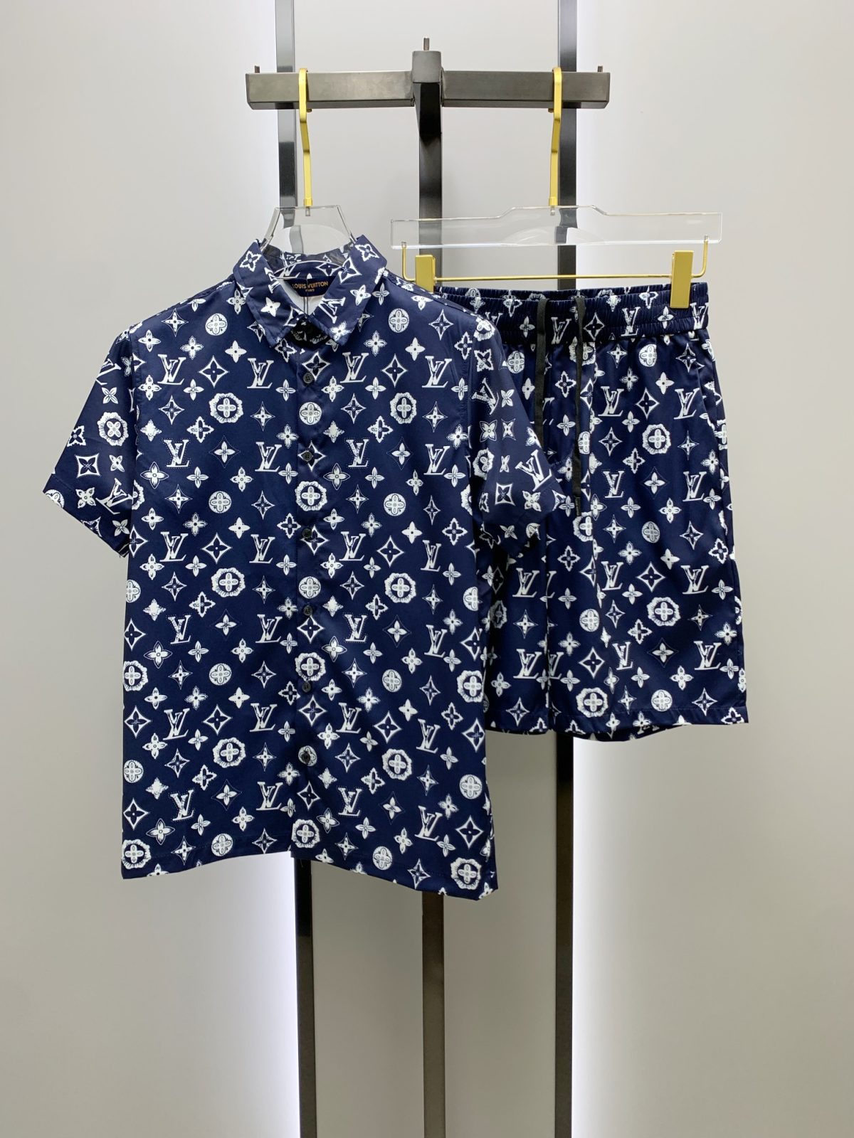 Louis Vuitton Sommeranzug Size M-XXL - Image 1