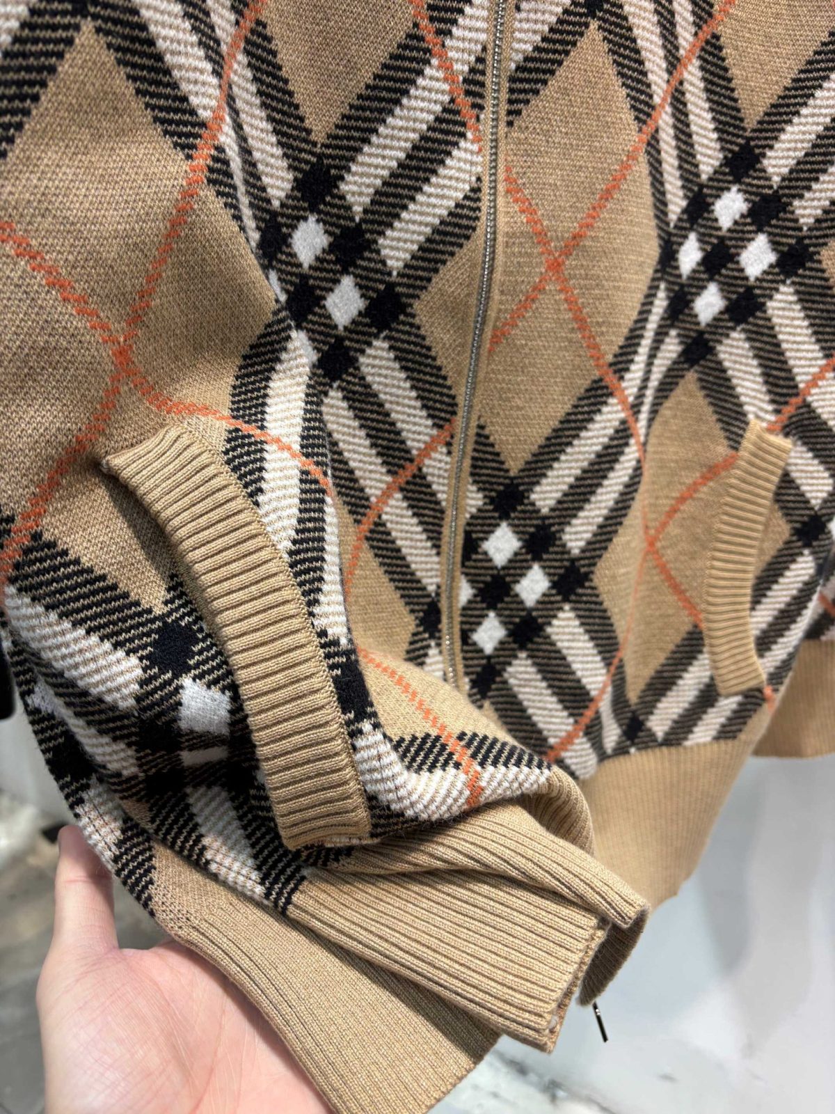 Burberry Unisex Jacket Size S-XL - Image 7