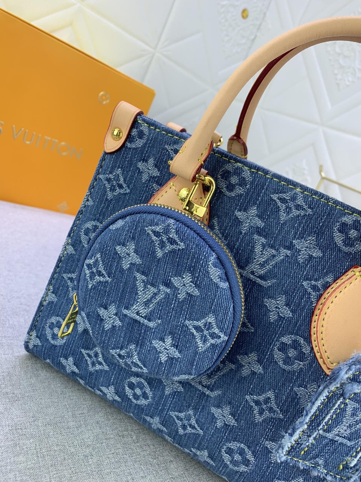 Louis Vuitton M46373 OnTheGo Monogram Reverse Giant Denim Cowboy Shoulder Bags Size 25*19*11.5cm - Image 5