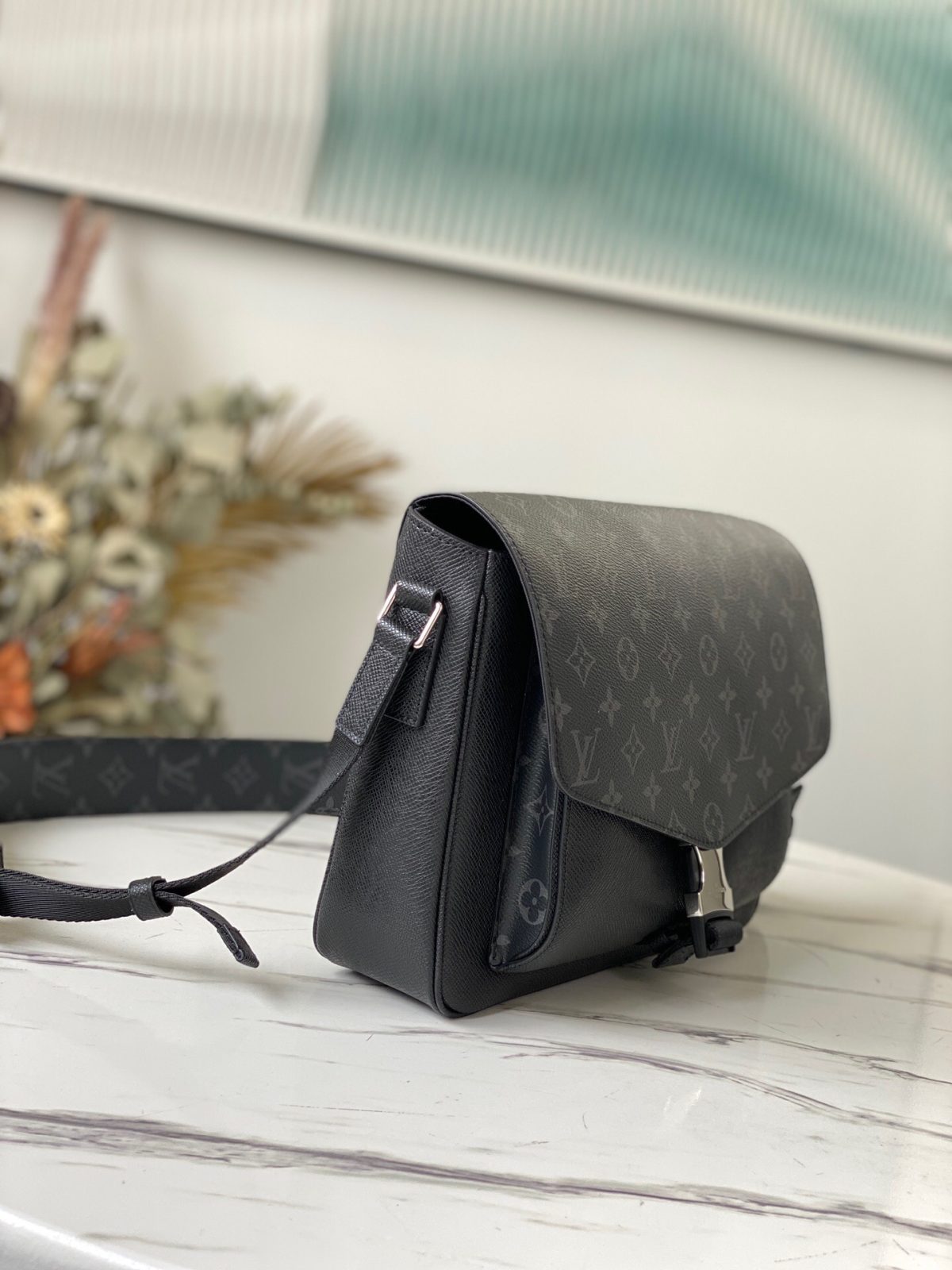 Louis Vuitton M30746 Taigarama Men Shoulder Bags Size 29*23*11.5cm - Image 2