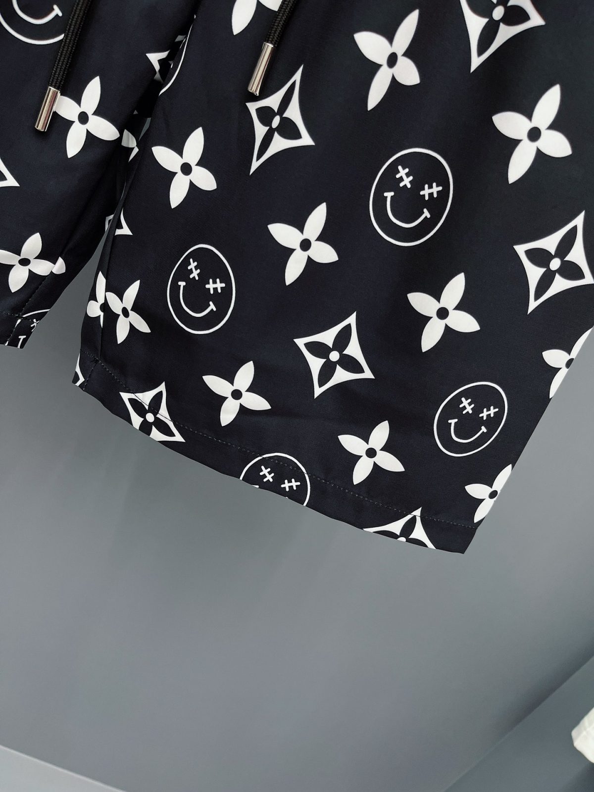 Louis Vuitton Beach Pants Size M-XXXL - Image 6