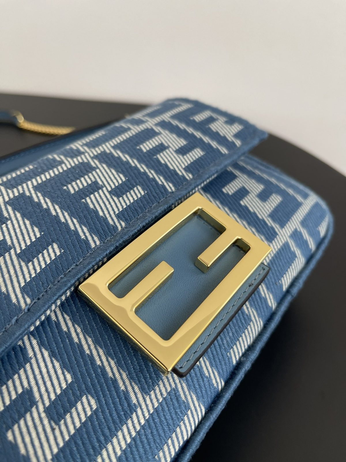 Fendi Baguette Shoulder Bags Small 19*10*4cm - Image 4