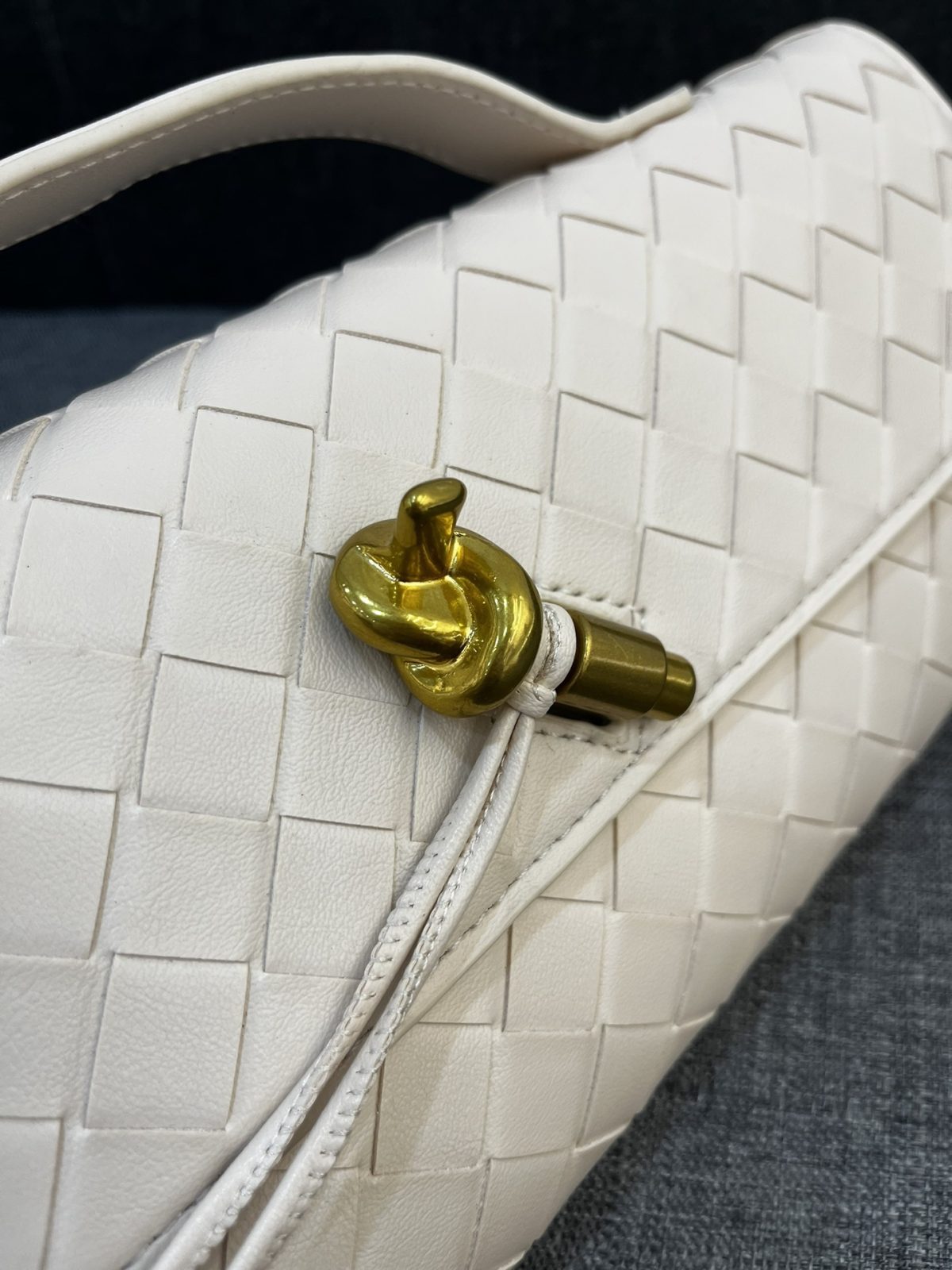 Bottega Veneta Andiamo Clutch 30*13*4cm - Image 5