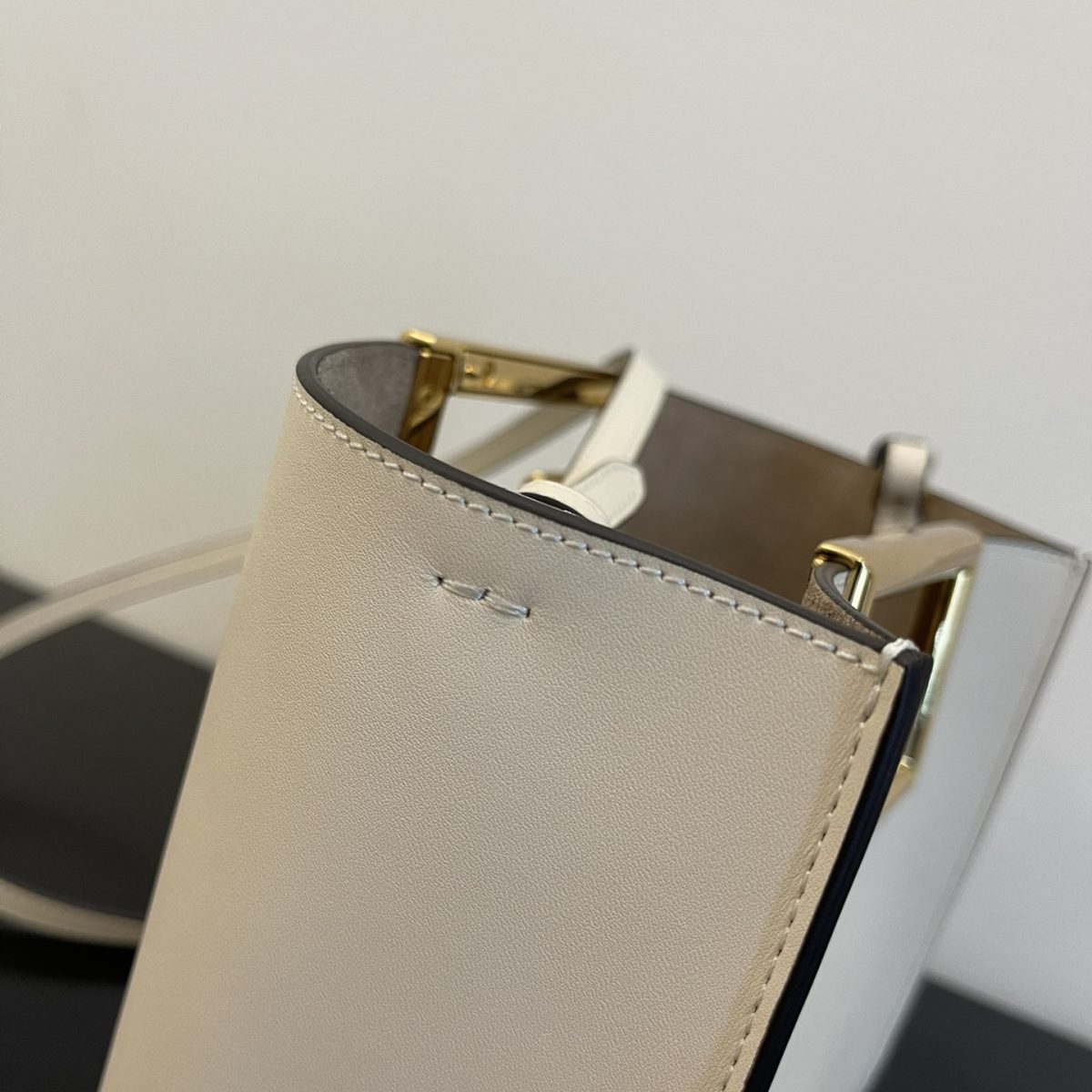 Fendi New Shoulder Bags 20*17*9cm - Image 5