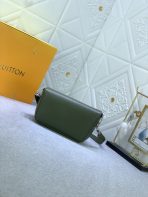 Louis Vuitton M83560 Pilot Shoulder Bags Size 20*12*5cm - Image 3