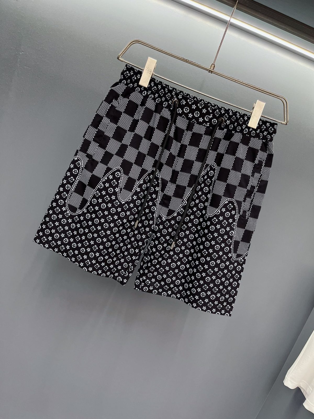 Louis Vuitton Beach Pants Size M-XXXL - Image 2
