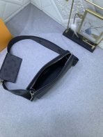 Louis Vuitton M81124 Alpha Wearable Shoulder Bags Size 18*11*6cm - Image 9