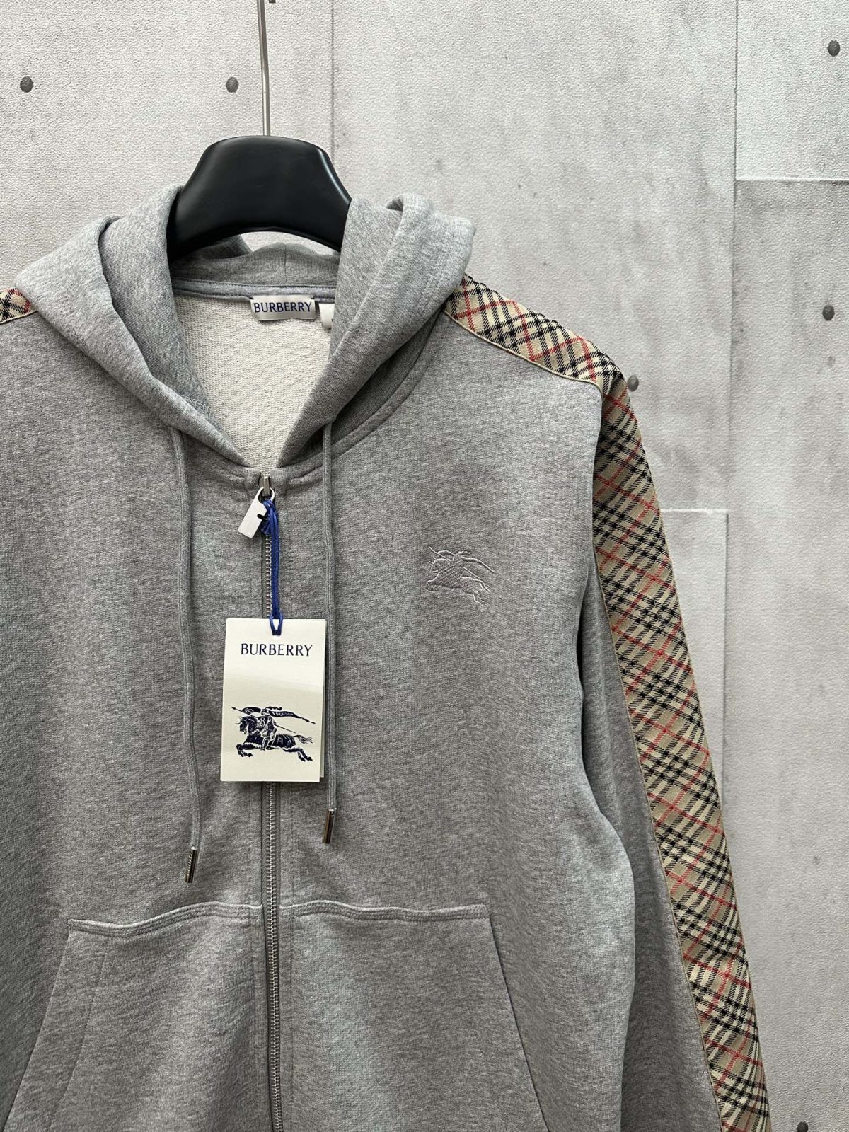 Burberry Unisex Jacket Size S-XL - Image 2