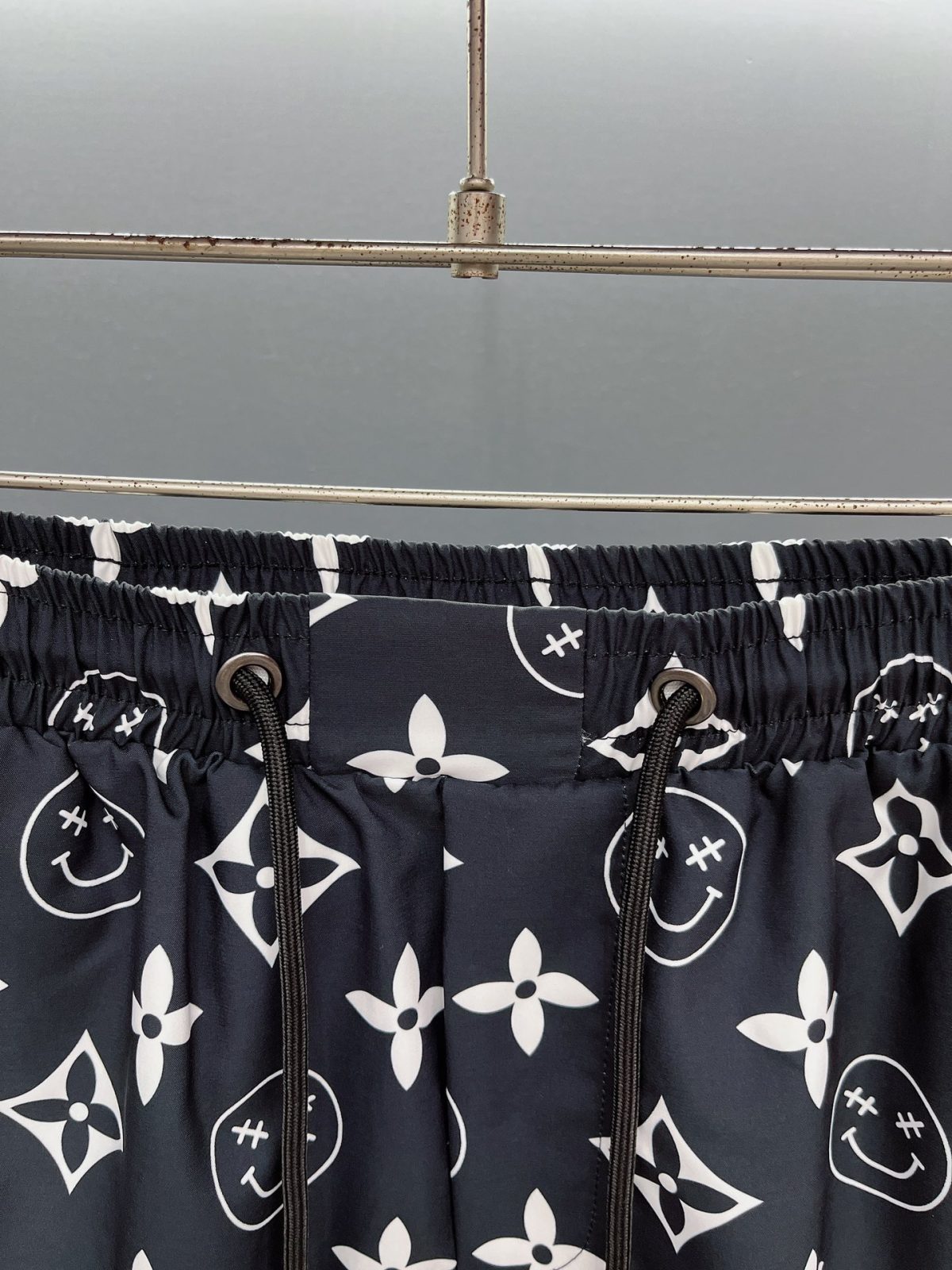 Louis Vuitton Beach Pants Size M-XXXL - Image 3