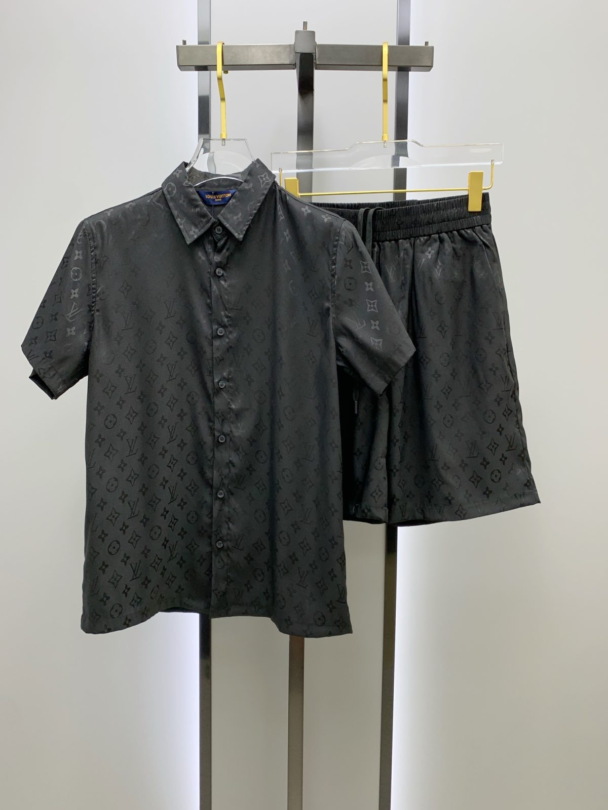 Louis Vuitton Sommeranzug Size M-XXL - Image 1
