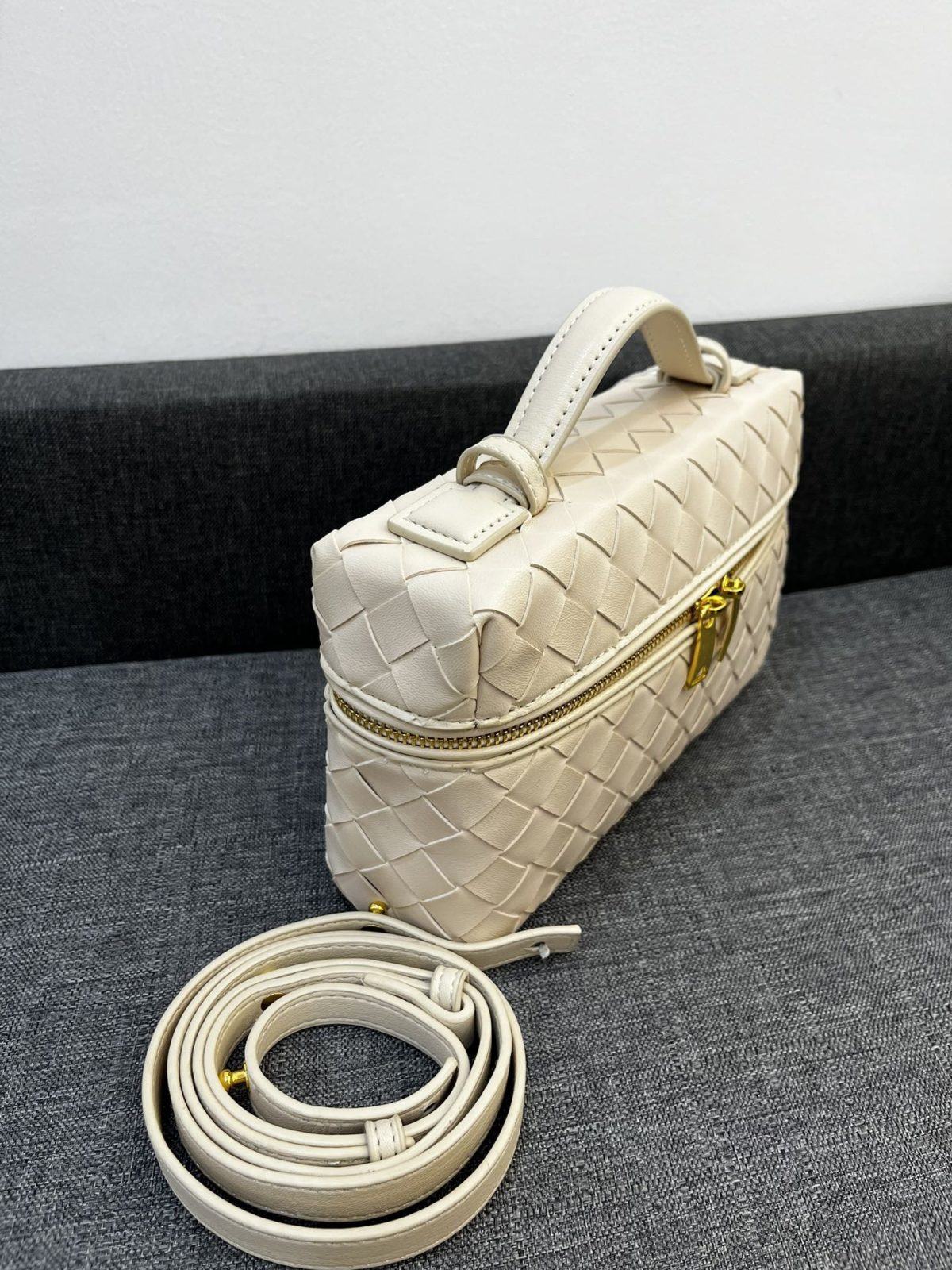 Bottega Veneta Vanity Case Shoulder Bags 24*13*6cm - Image 3