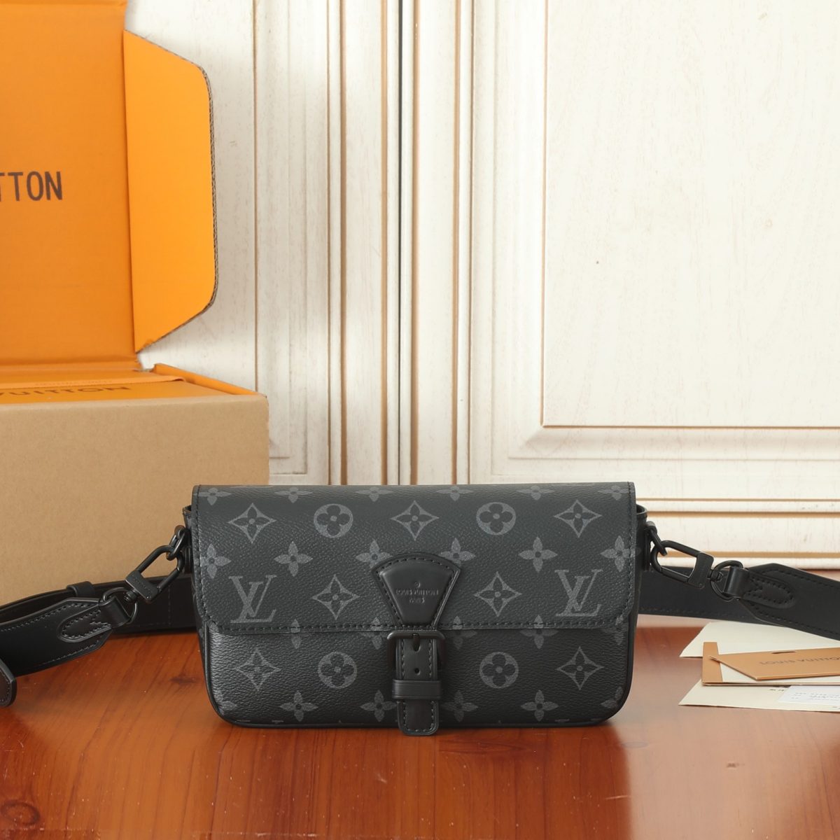 Louis Vuitton M83567 Montsouris Wearable Wallet Shoulder Bags Size 22*12*6cm - Image 1