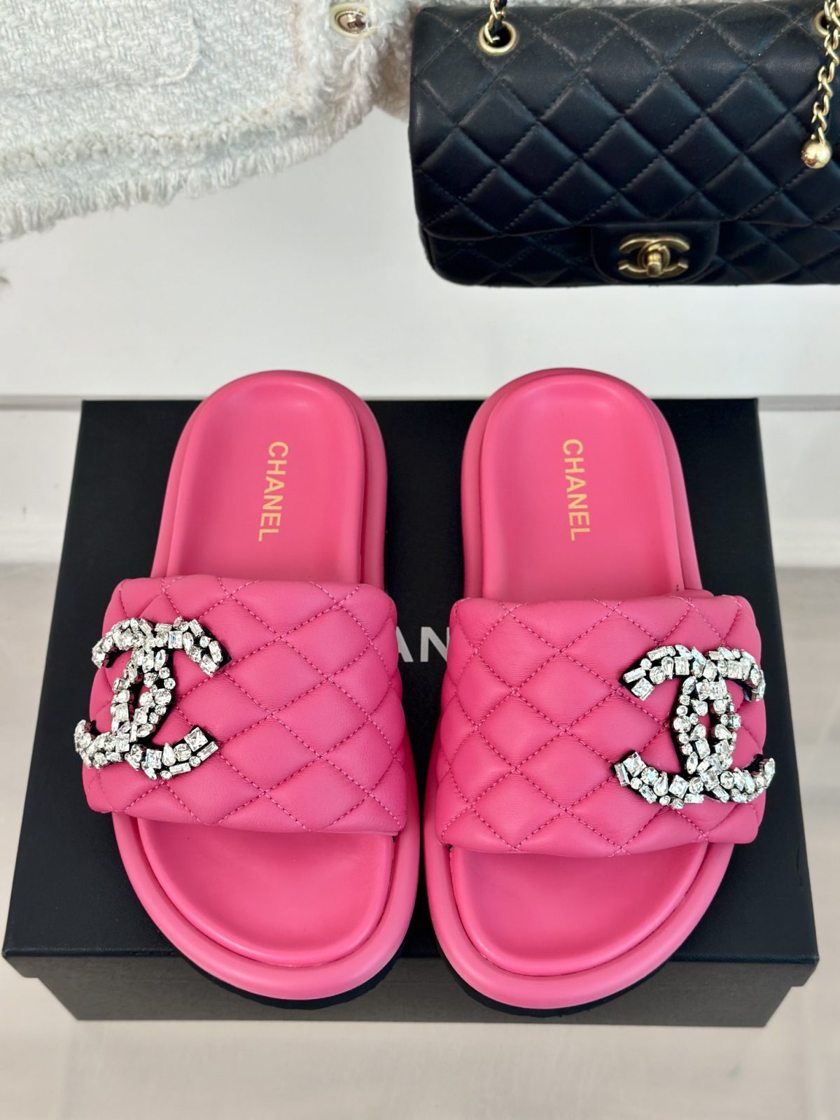 Chanel 2024 New Slippers Size 36-41 - Image 4