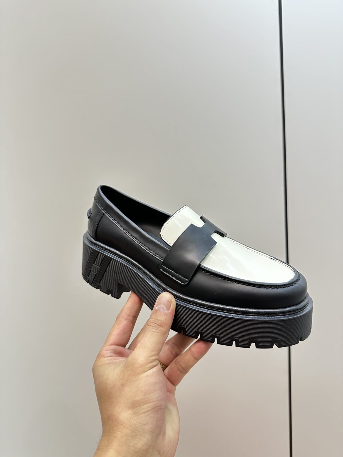 Hermes Women Loafers Size 36-40 - Image 4