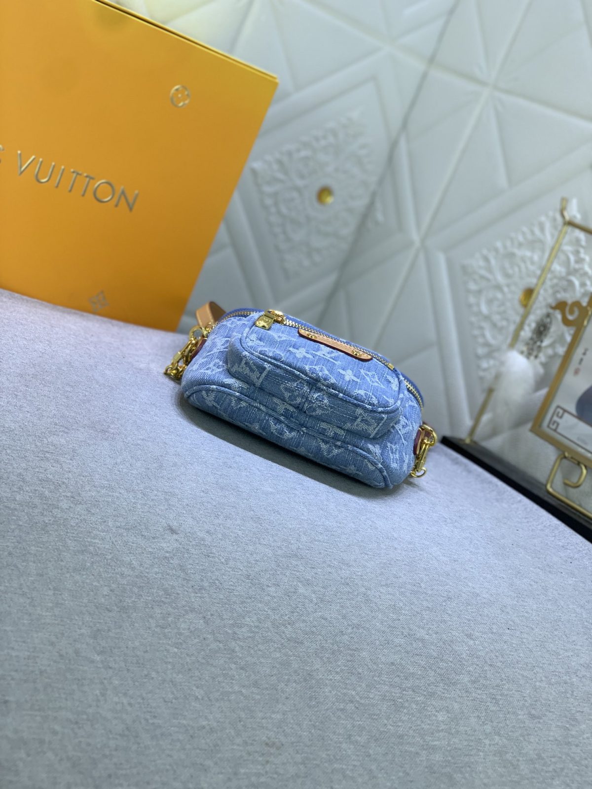 Louis Vuitton M83353 Mini Bumbag Shoulder Bags Size 17*12*9cm - Image 4