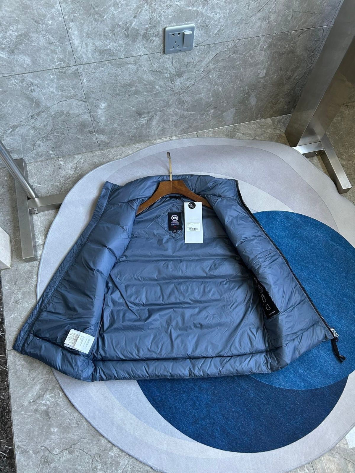Canada Goose E2229 Crofton Vest-WD Men Winter Vest Size S-XXL - Image 4