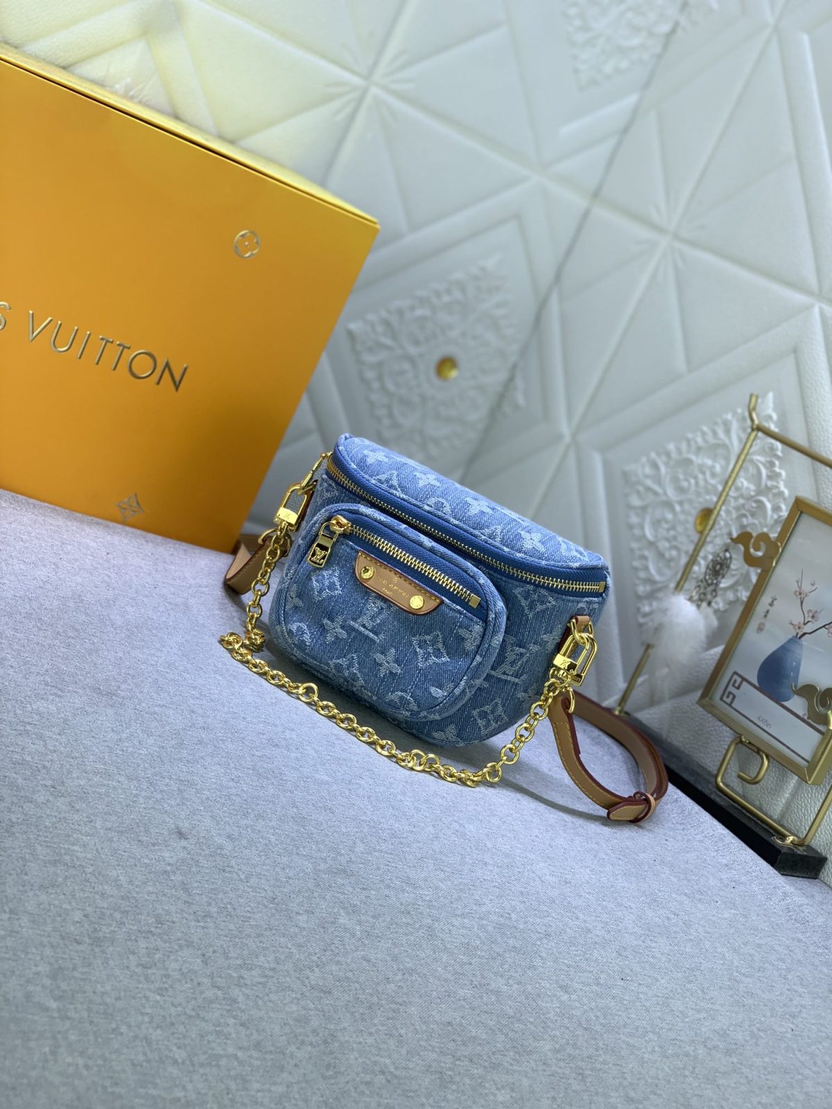 Louis Vuitton M83353 Mini Bumbag Shoulder Bags Size 17*12*9cm - Image 2