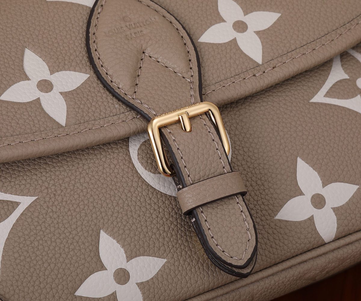 Louis Vuitton M46583 Diane Women Bags Size 23*16*8.5cm - Image 4