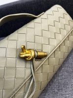Bottega Veneta Andiamo Clutch 30*13*4cm - Image 4