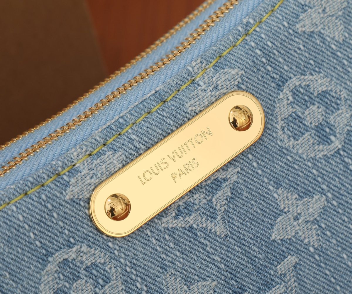 Louis Vuitton M83532 Liv Pochette Denim Cowboy Shoulder Bag Size 24.5*13.5*6.5cm - Image 4