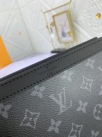 Louis Vuitton M81124 Alpha Wearable Shoulder Bags Size 18*11*6cm - Image 5