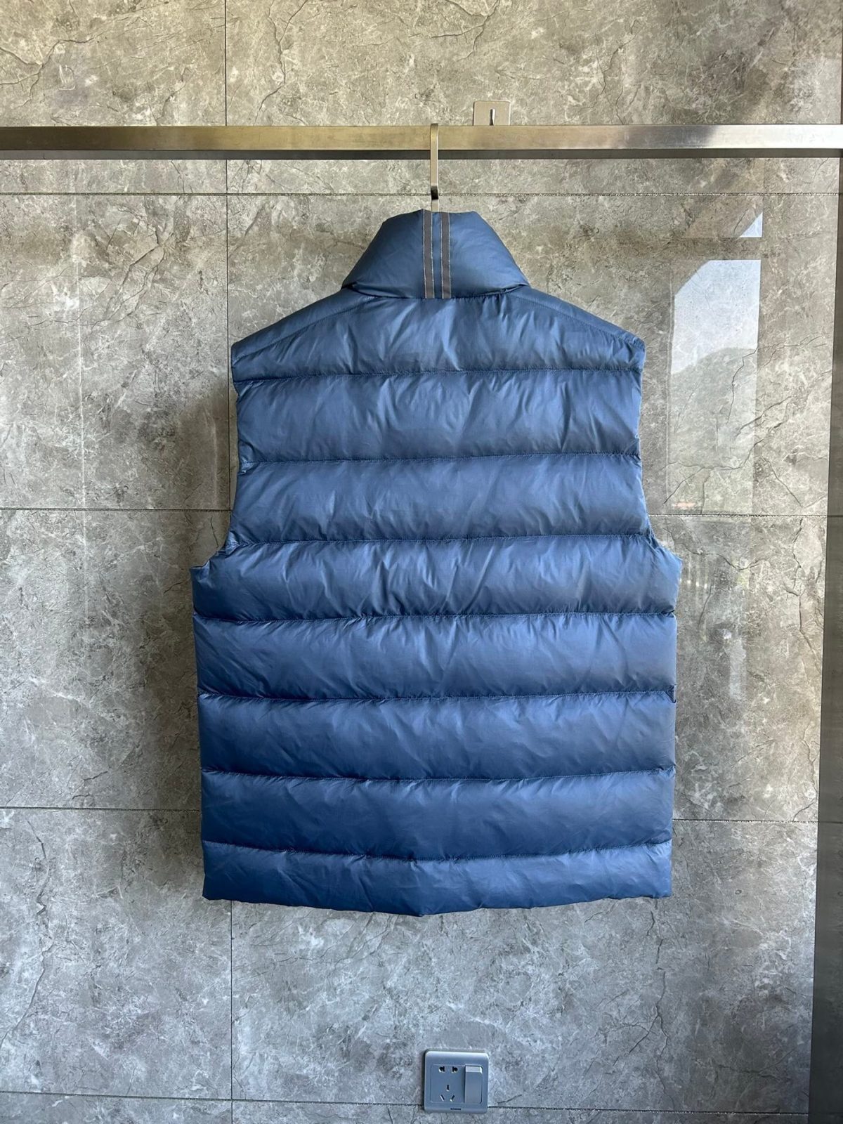 Canada Goose E2229 Crofton Vest-WD Men Winter Vest Size S-XXL - Image 2