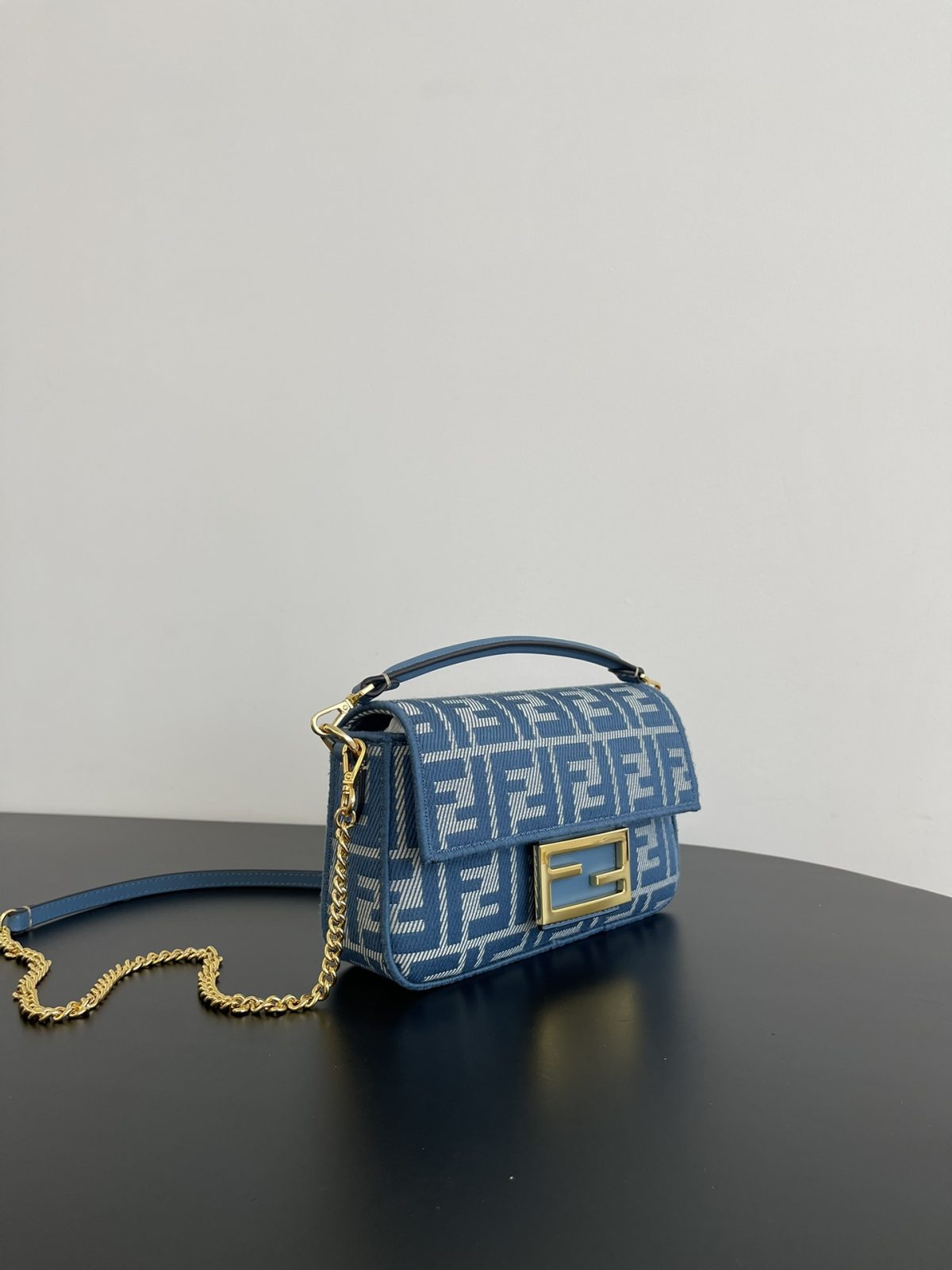 Fendi Baguette Shoulder Bags Small 19*10*4cm - Image 7