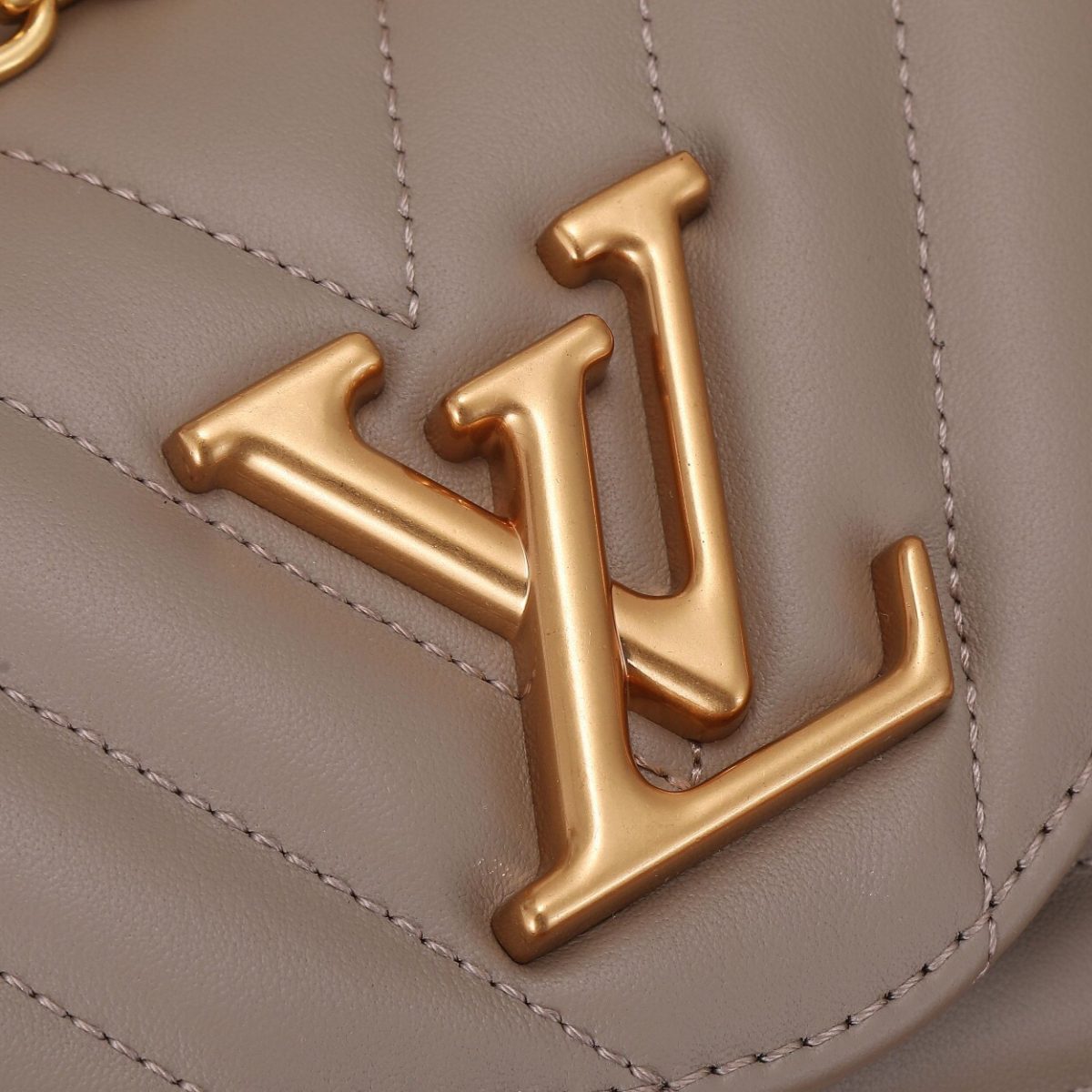 Louis Vuitton M20838 2022SS Women Shoulder Bags 21*12*9cm - Image 4