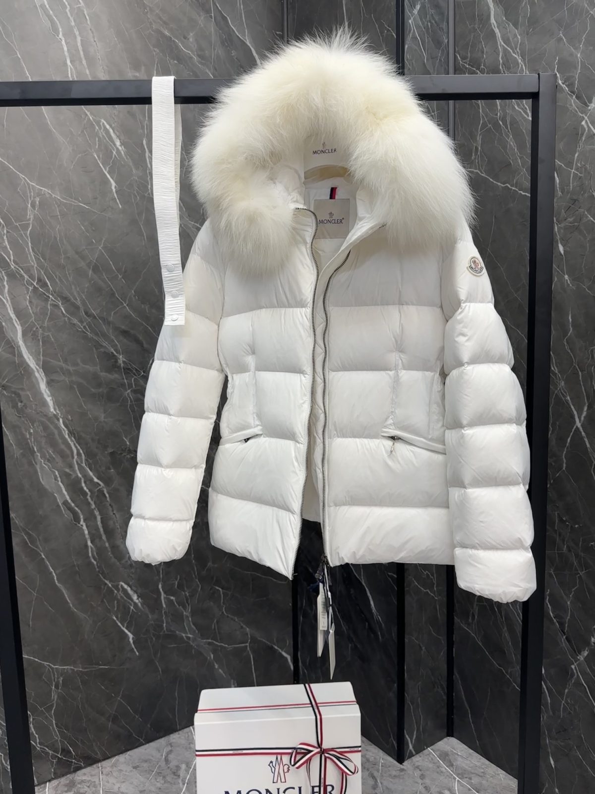 Moncler Boed Women Down Jacket Size S-XL - Image 8