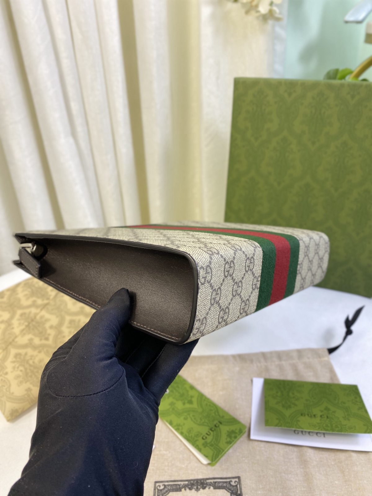 Gucci New GG Supreme Pouch Size 26*20*6cm Style 475316 - Image 4