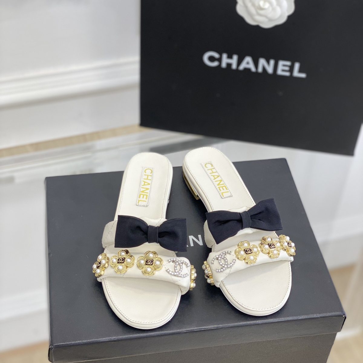 Chanel 2023 New Slippers Size 35-41 3-Color - Image 1