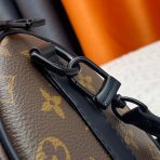 Louis Vuitton Keepall Bandoulière 25 Bags for Men - Image 7