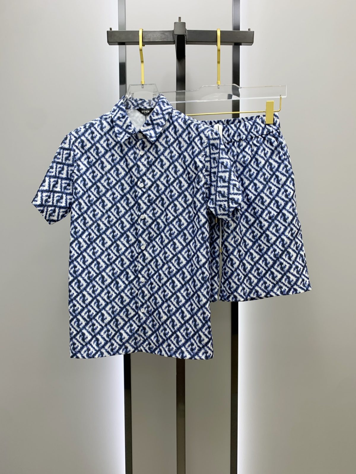 Fendi Sommeranzug Size M-XXL - Image 1