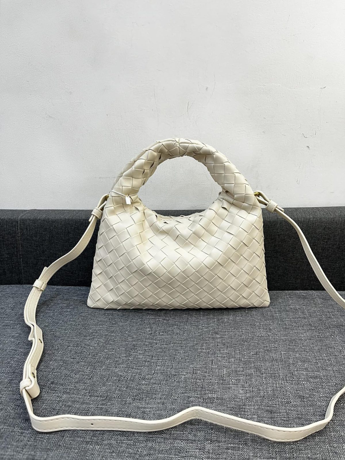 Bottega Veneta HO Shoulder Bags 28*17cm - Image 2