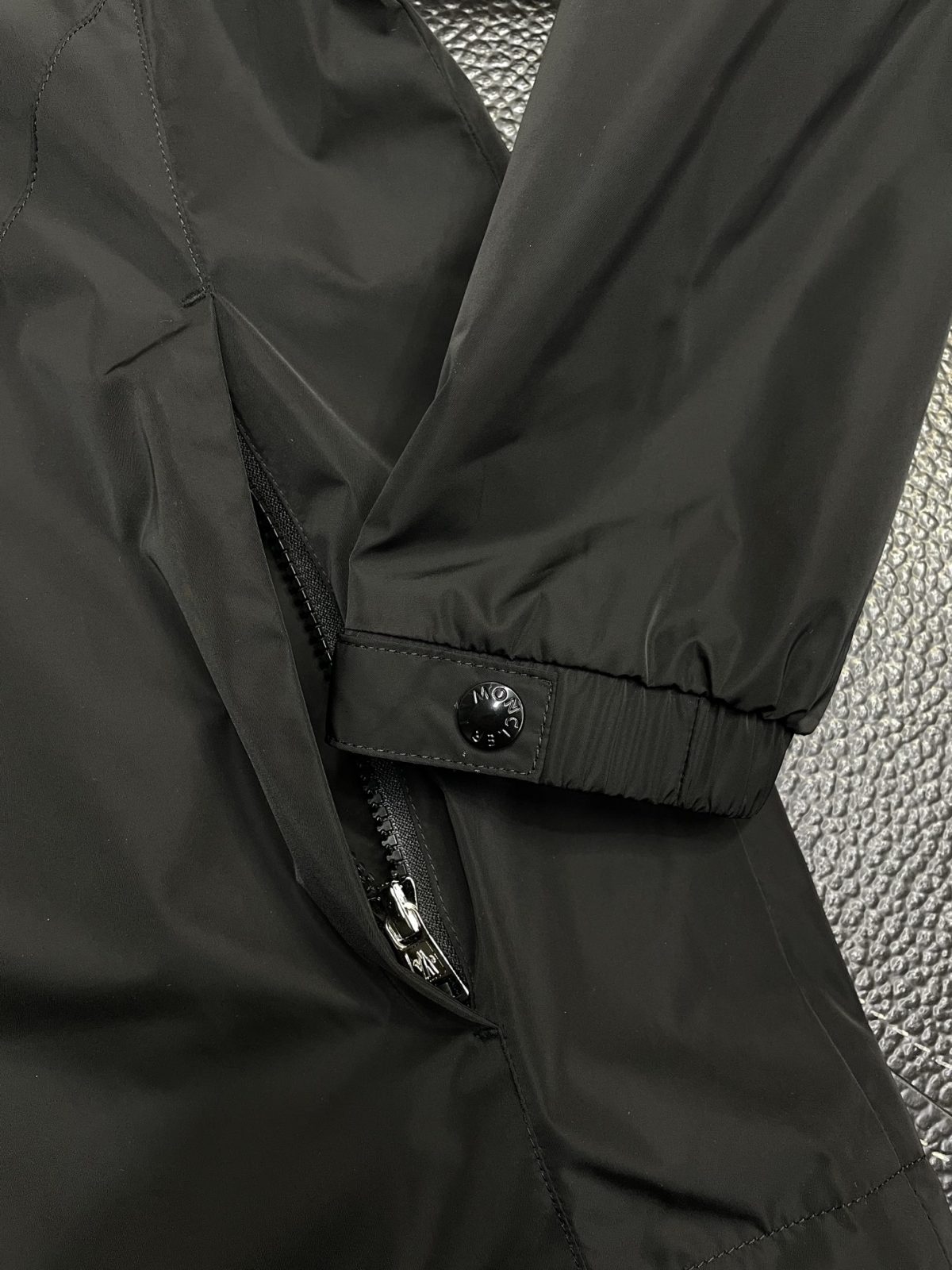 Moncler Unisex Jacket Size 48-56 - Image 8