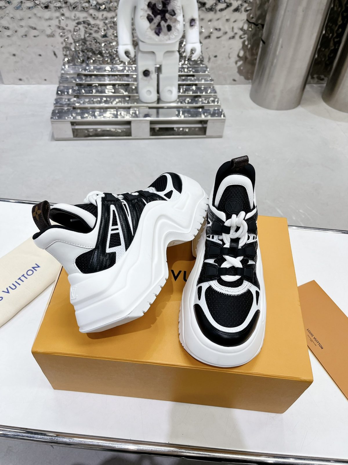 Louis Vuitton Cruise23 Archlight 2.0 Sneaker Size 36-41 - Image 4