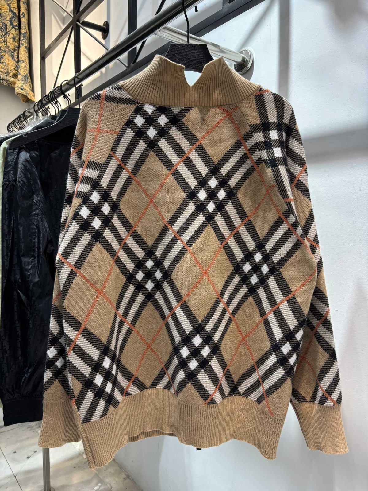 Burberry Unisex Jacket Size S-XL - Image 4
