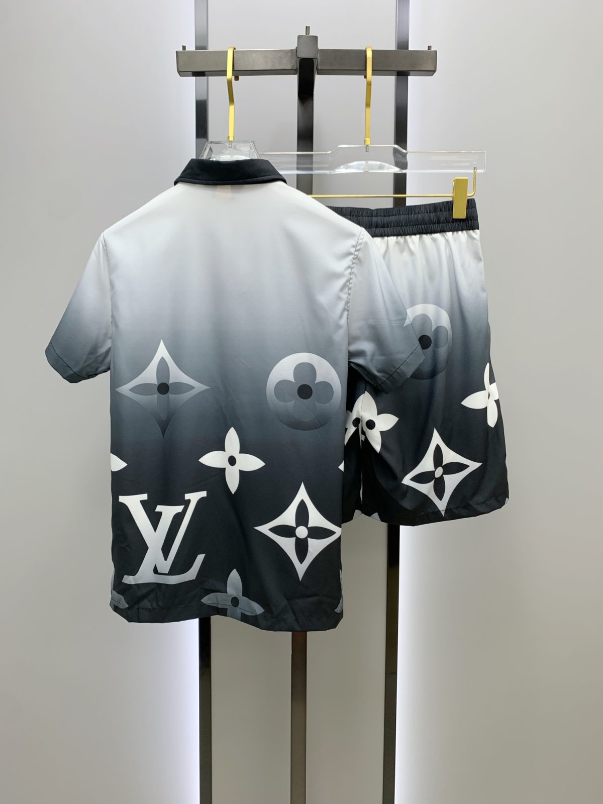 Louis Vuitton Sommeranzug Size M-XXL - Image 11