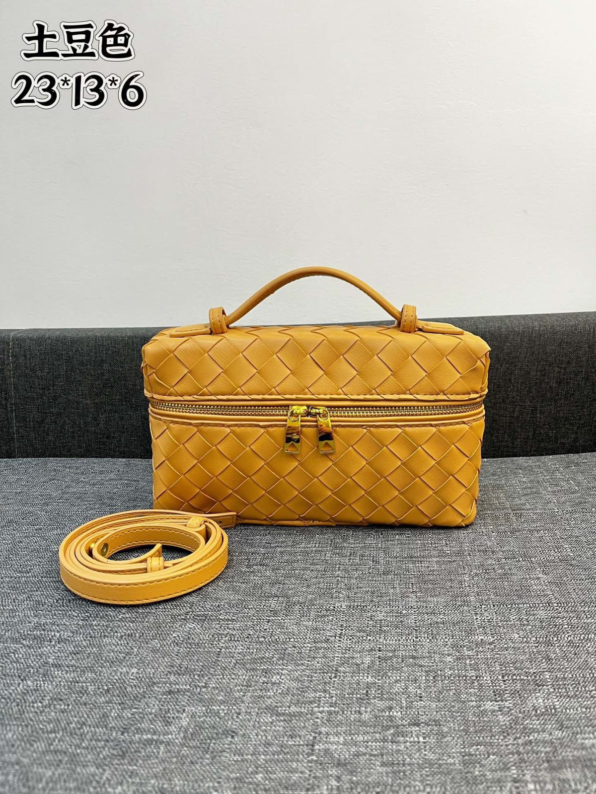 Bottega Veneta Vanity Case Shoulder Bags 24*13*6cm - Image 2