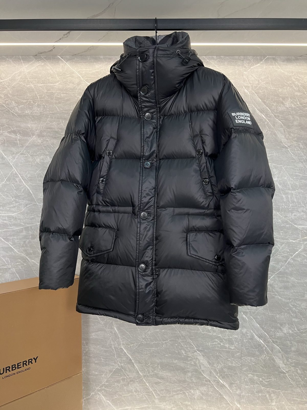 Burberry Winter Down Jacket Size M-XXL - Image 4