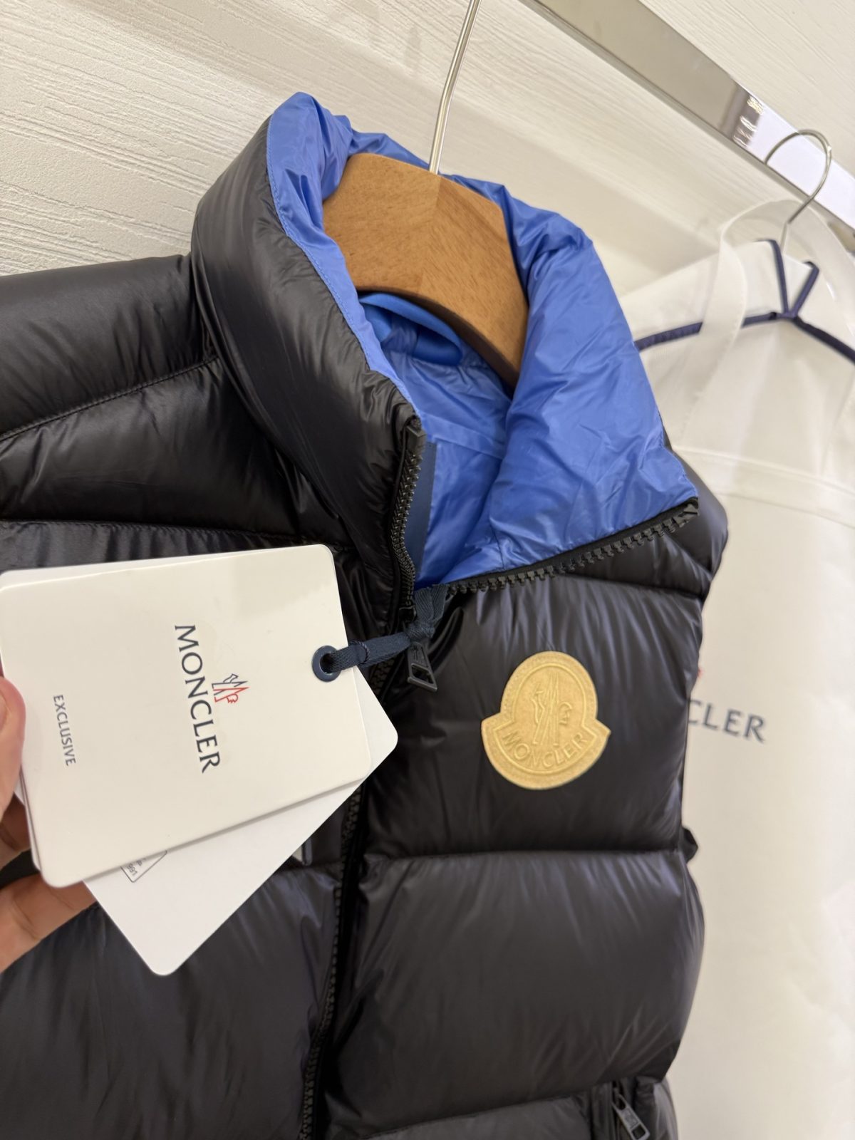 Moncler Unisex Vest Size 1-6 - Image 4