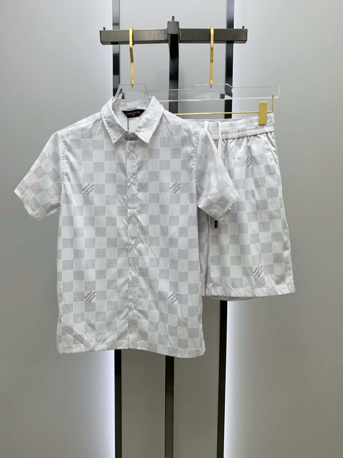 Louis Vuitton Sommeranzug Size M-XXL - Image 1