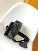 Louis Vuitton M46602 Men Shoulder Bags Size 25*18.5*7cm - Image 2
