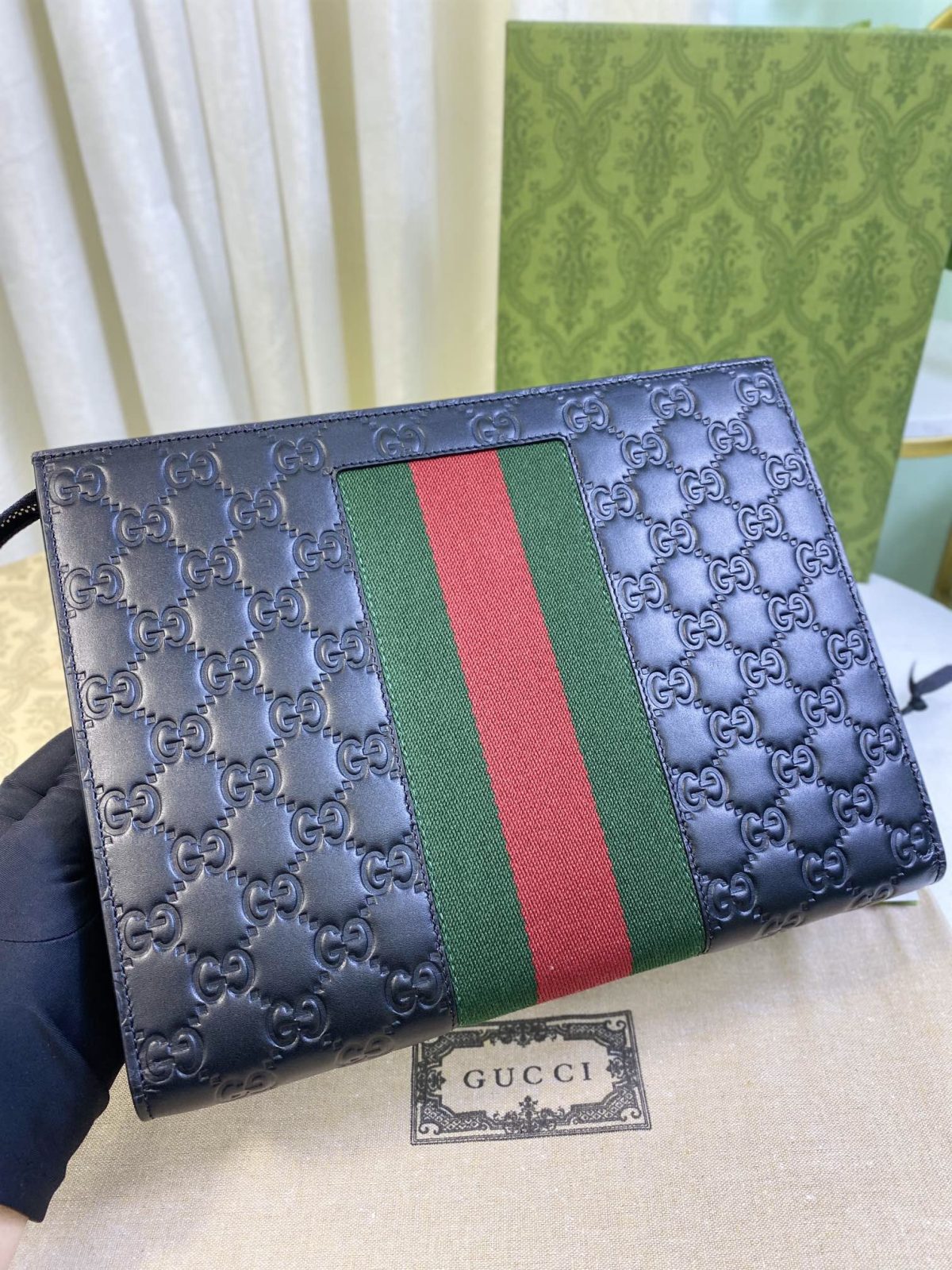 Gucci New GG Supreme Pouch Size 26*20*6cm Style 475316 - Image 4
