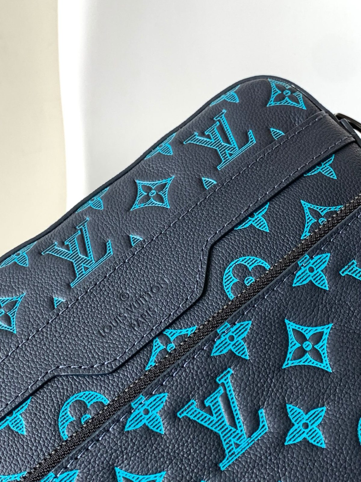 Louis Vuitton M46604 Men Shoulder Bags Size 25*18.5*7cm - Image 5