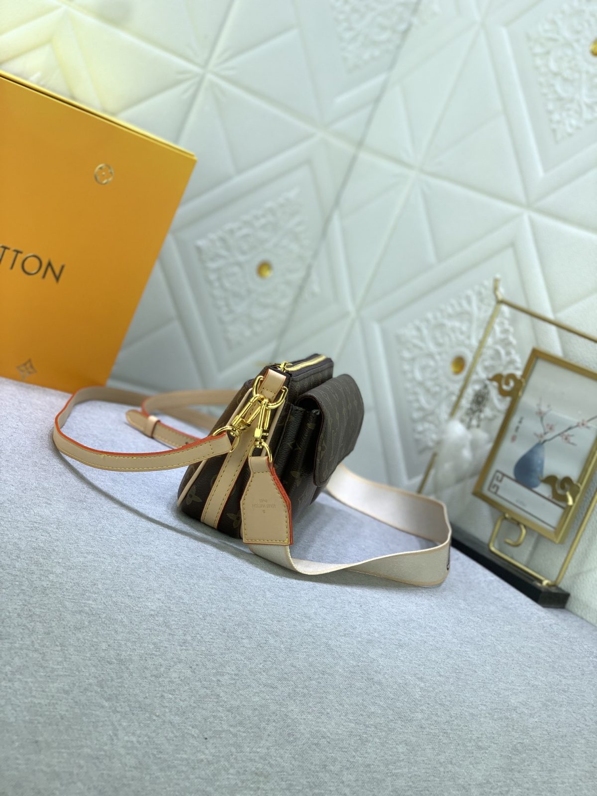 Louis Vuitton M46999 Viva-cité Shoulder Bags Size 25*15*8cm - Image 5
