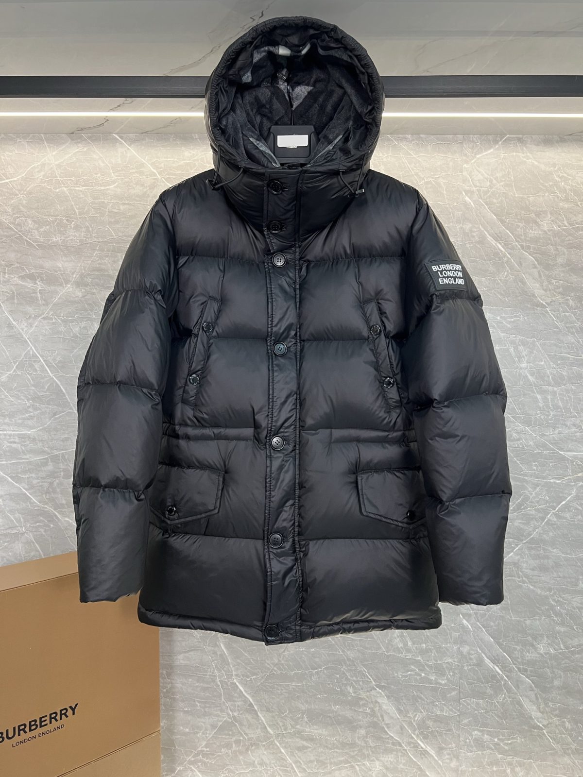 Burberry Winter Down Jacket Size M-XXL - Image 9