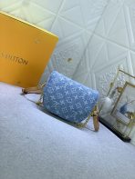 Louis Vuitton M83353 Mini Bumbag Shoulder Bags Size 17*12*9cm - Image 3